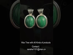 Des boucles d'oreilles de forme ovale en malachite de 4,75 grammes