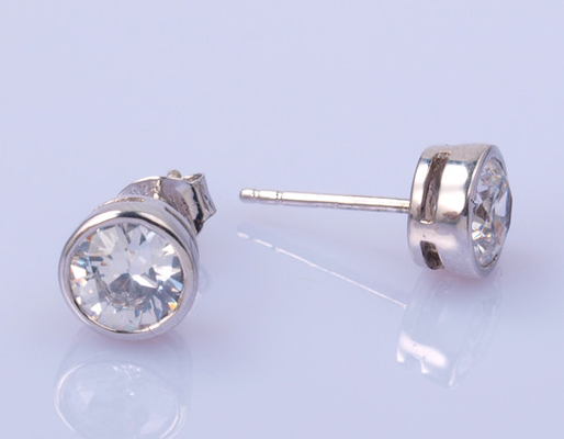 Des boucles d'oreilles en argent CZ éclairant Hypoallergénique Nickel Free bijoux Ovale cœur Des gouttes de poire