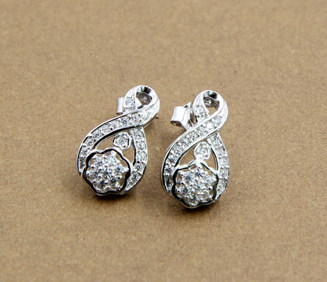 Jeu de bijoux en argent Boucles d'oreilles Sterling CZ Hypoallergénique avec accents CZ Boucle d'oreille AAA CZ jolie argent sterling