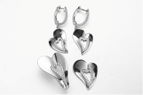 Zircon de Telesthesia Sterling Silver Double Heart Necklace