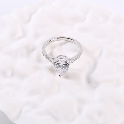 Anneaux de fiançailles ronds de 2,18 g. Anneaux en argent de 925 CZ