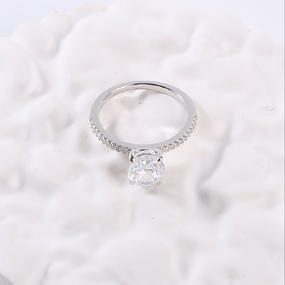 Anneaux de fiançailles ronds de 2,18 g. Anneaux en argent de 925 CZ