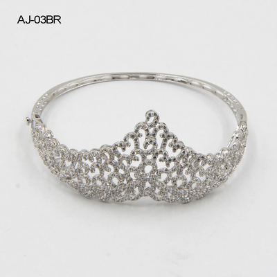 Le réglage classique des broches est l' ajout parfait à votre collection Taylor Swift.