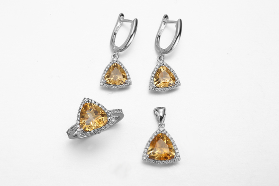 Anneaux de fête occasionnels avec du citrine naturel de qualité AAA de zirconium cubique