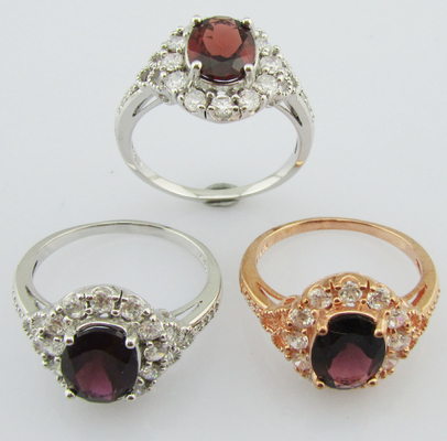 Des anneaux de pierres précieuses argentées de couleur tourmaline 925 pour des tenues décontractées ou de fête