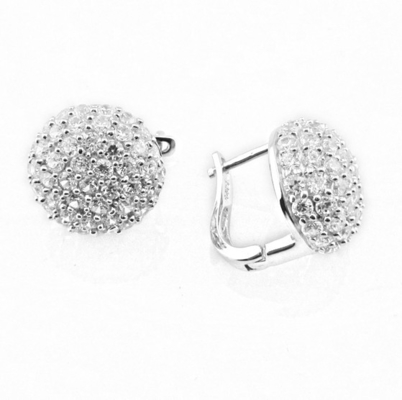 Des boucles d'oreilles en argent 925 avec une chaîne de fermeture de homard