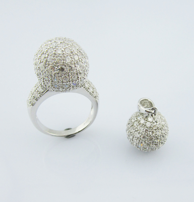 Des boucles d'oreilles en argent 925 avec une chaîne de fermeture de homard
