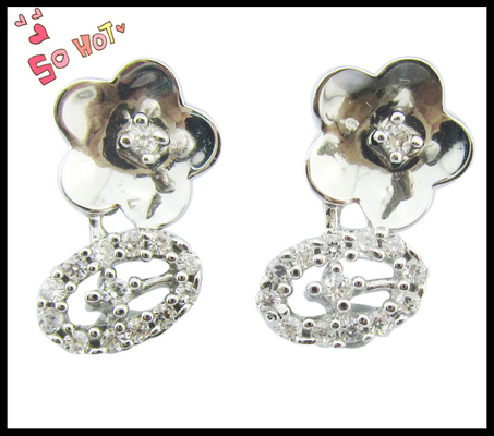 Des boucles d'oreilles en argent CZ 925 sans nickel pour les occasions décontractées