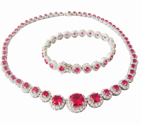 Un collier sans plomb pour les occasions décontractées.