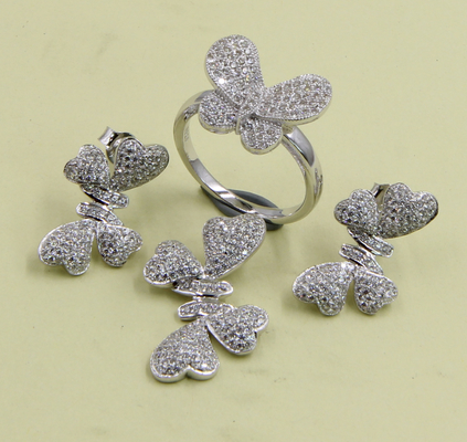 Des boucles d'oreilles en argent sterling 925 avec des pierres de zirconium cubiques, des nœuds, des boucles d'oreilles, des nœuds, un cadeau d'anniversaire pour l'amour.