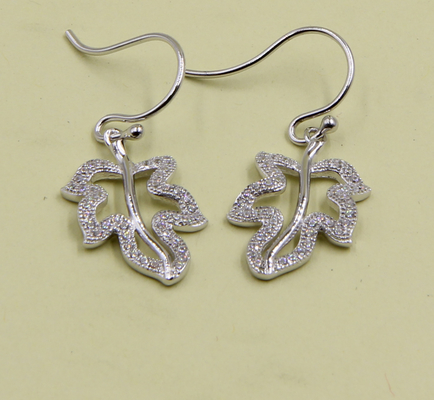 Boucles d'oreilles en argent sterling Boucles d'oreilles en argent sterling avec zirconium cube Boucles d'oreilles en argent sterling