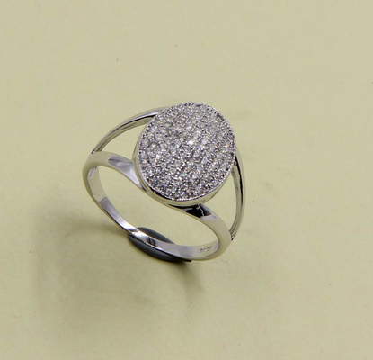 Des bagues de fiançailles en argent CZ 925 scintillantes ornées de pierres de zirconium cubiques de qualité AAA