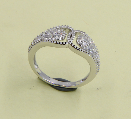 925 bandes en argent sterling avec des pierres précieuses en zirconium cubique au cœur et en forme ovale