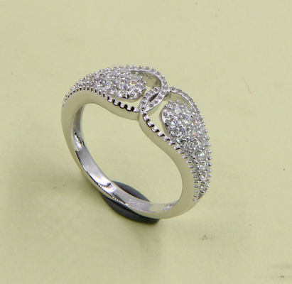 925 bandes en argent sterling avec des pierres précieuses en zirconium cubique au cœur et en forme ovale