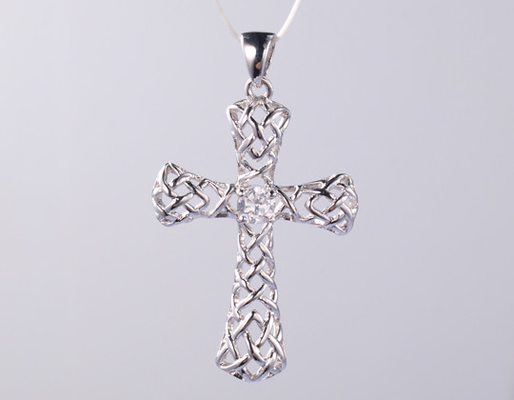 Pendentif croix creuse creuse pour le port quotidien et les vacances d'été