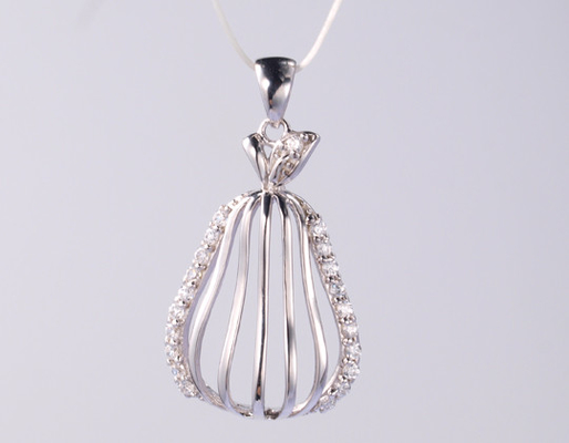 Collier géométrique creux 925 argent sterling Croix collier pour femmes 925 argent collier CZ ajouter une touche de luxe à votre collection de bijoux 925 argent collier CZ élever votre look avec ce collier étonnant