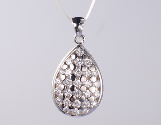 Pendentif de croix en or géométrique 18K avec pierres de zircon 1.25mm/1.5mm