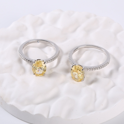 L'oeuf a formé les anneaux argentés des bagues de fiançailles 2.6g 925 CZ de Moissanite scintillant