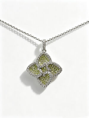 Pendentif en argent sterling 925 vert pomme blanc coloré avec zircones cubiques AAA en forme de 4 feuilles symbolisant la prospérité, la longévité et le bon augure pour des collections de bijoux élégantes, ensemble de bijoux porte-bonheur