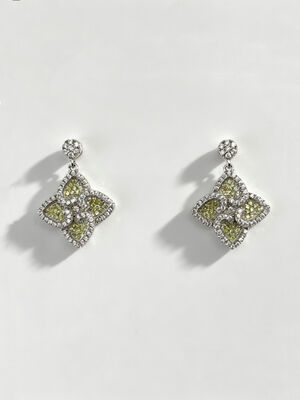 Boucles d'oreilles d'été chaudes en argent sterling CZ pointu trèfle à quatre feuilles coloré vert pomme + blanc CZ Convient pour les événements décontractés et formels Boucle d'oreille pendante à l'arrière, jolies boucles d'oreilles en argent sterling